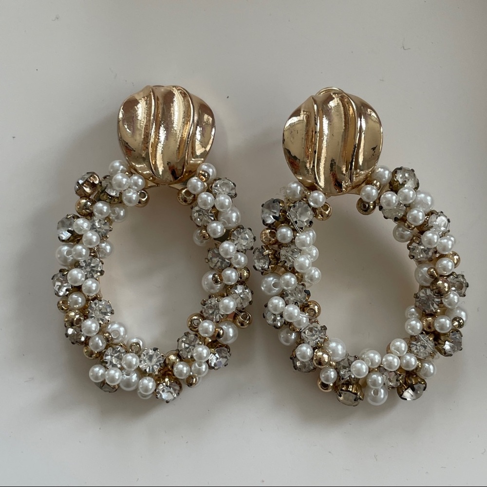 Earrings with pearls